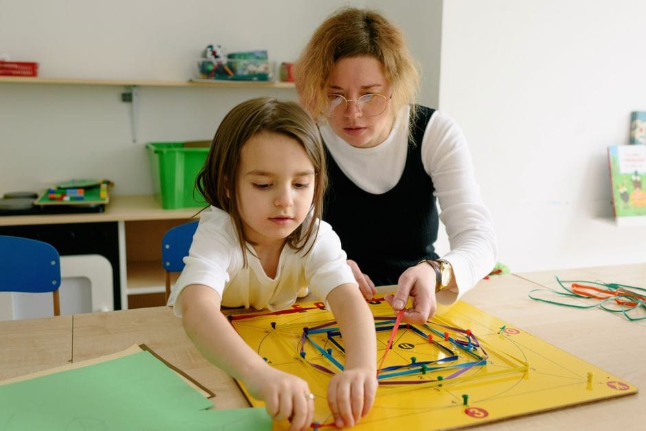 Hướng dẫn chi tiết lộ trình trở thành giáo viên Montessori chuyên nghiệp