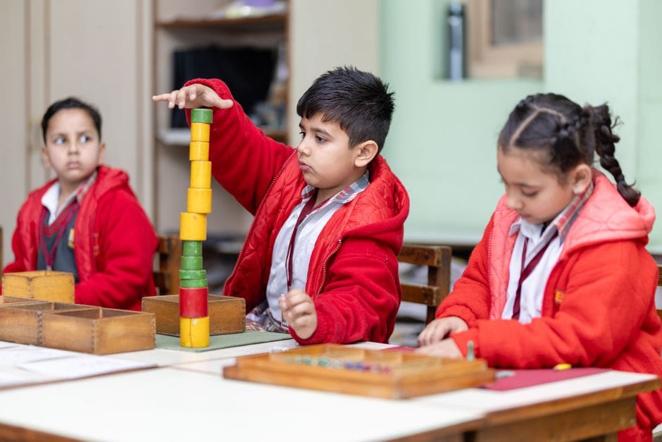 Lộ trình lấy chứng chỉ giáo viên Montessori quốc tế: Chuẩn mực và Thực hiện - Nghệ Thuật Kỹ Năng Sư Phạm
