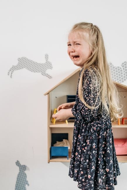 Cách xử lý khi trẻ tự kỷ mất kiểm soát hành vi: Cẩm nang dành cho phụ huynh