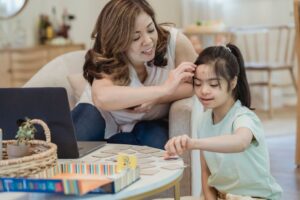Bí quyết giao tiếp với phụ huynh trẻ tự kỷ: Đồng hành hiệu quả và thấu cảm - vietteach tin giáo dục