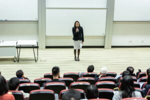 Cách luyện giọng nói cho giáo viên: Bí quyết truyền cảm hứng và bảo vệ thanh quản - vietteach tin giáo dục