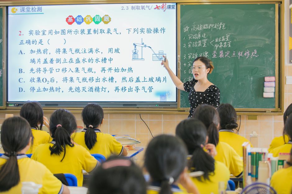 Chuẩn mực đạo đức giáo viên: Nền tảng cốt lõi trong giáo dục thời kỳ mới