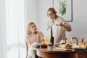 Giải quyết thắc mắc của phụ huynh: Từ định hướng nghề nghiệp, chỉnh nha đến chăm sóc trẻ sinh non - vietteach tin giáo dục